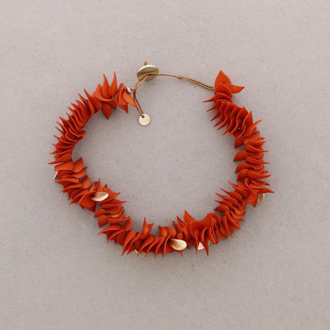 RESIN PETALS SHORT NECKLACE