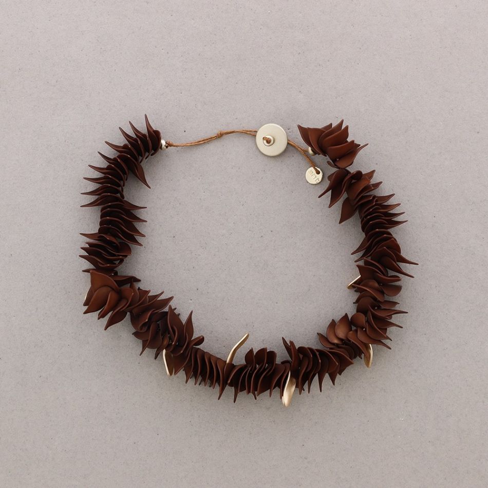 RESIN PETALS SHORT NECKLACE