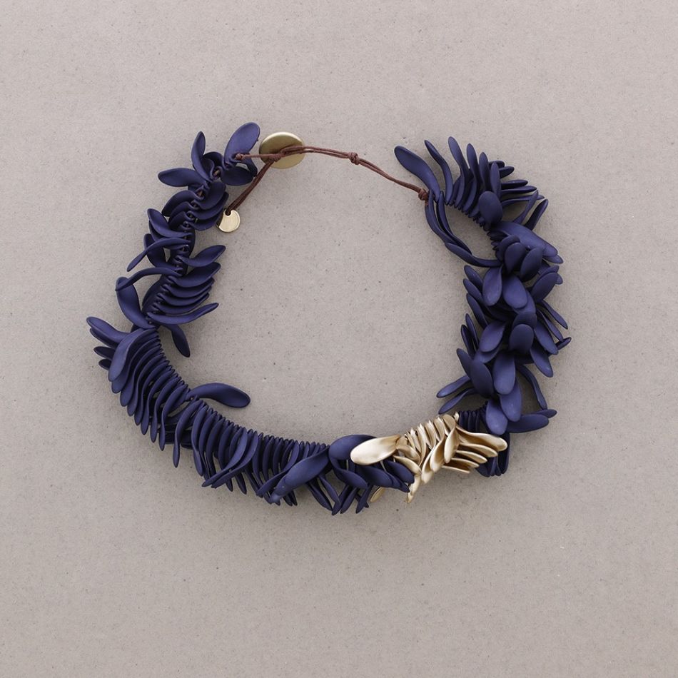 RESIN PETALS SHORT NECKLACE
