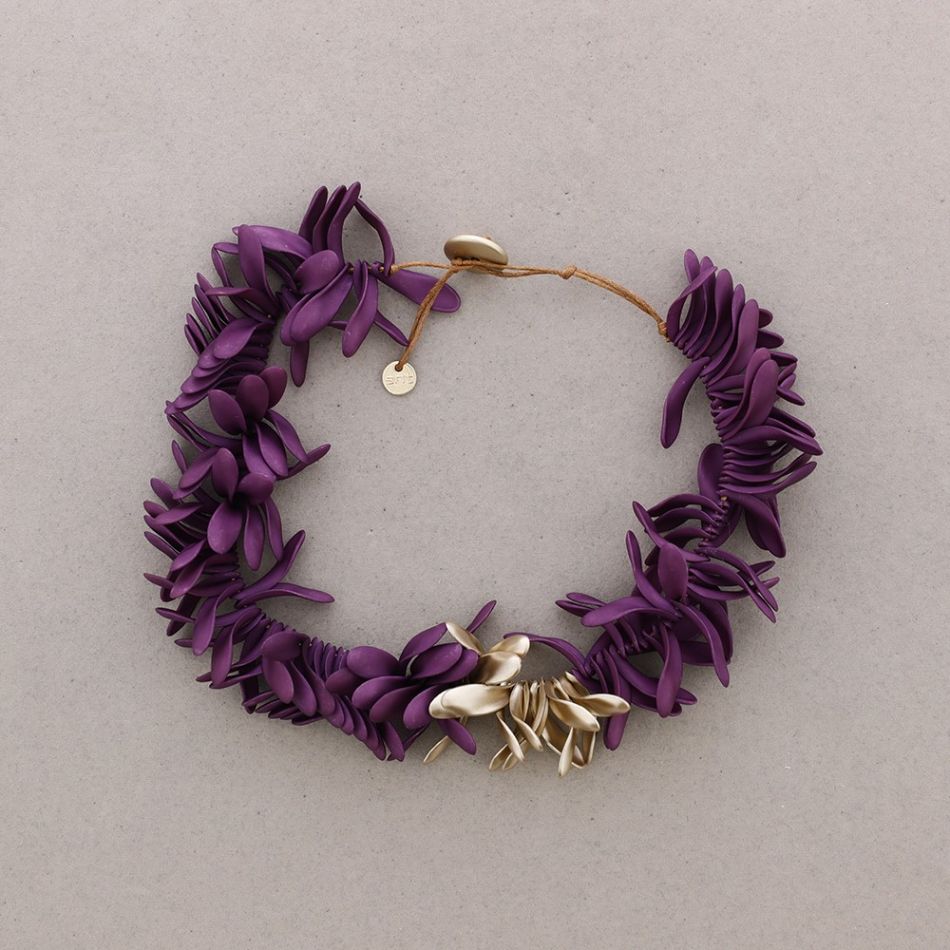 RESIN PETALS SHORT NECKLACE