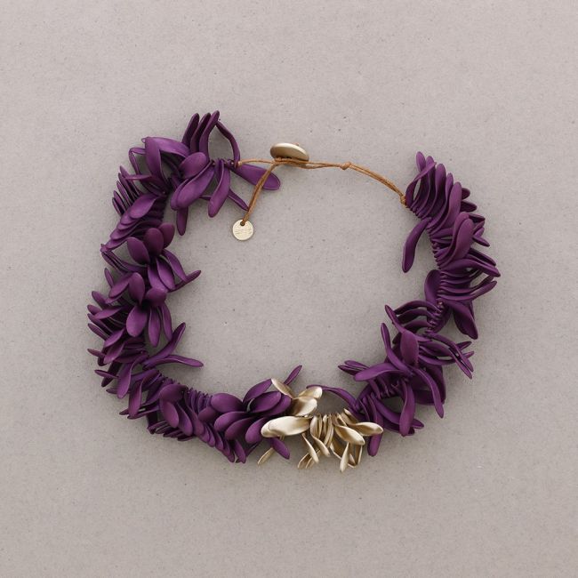 RESIN PETALS SHORT NECKLACE