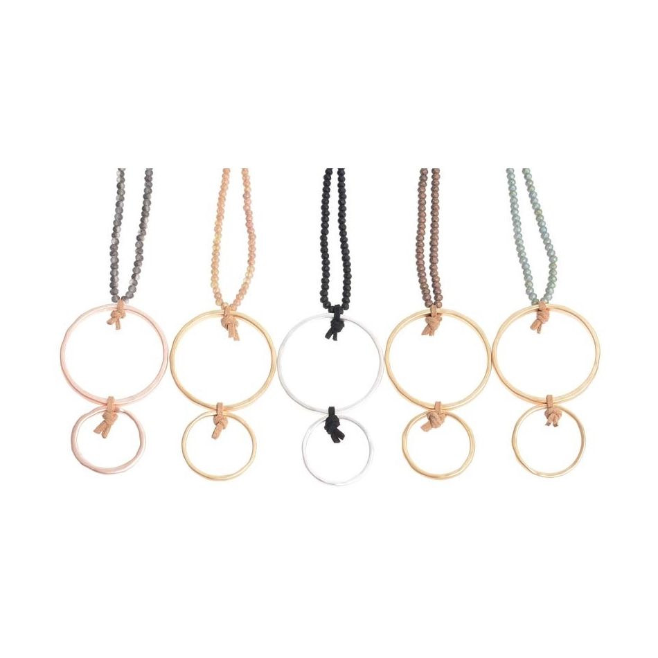LONG NECKLACE WITH FACETED BEADS DOUBLE RING PENDANT