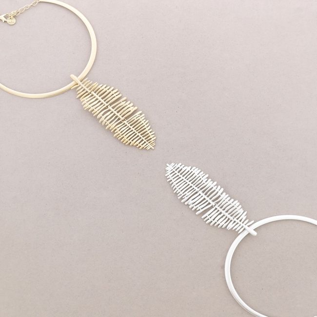 METAL LEAF PENDANT SHORT NECKLACE