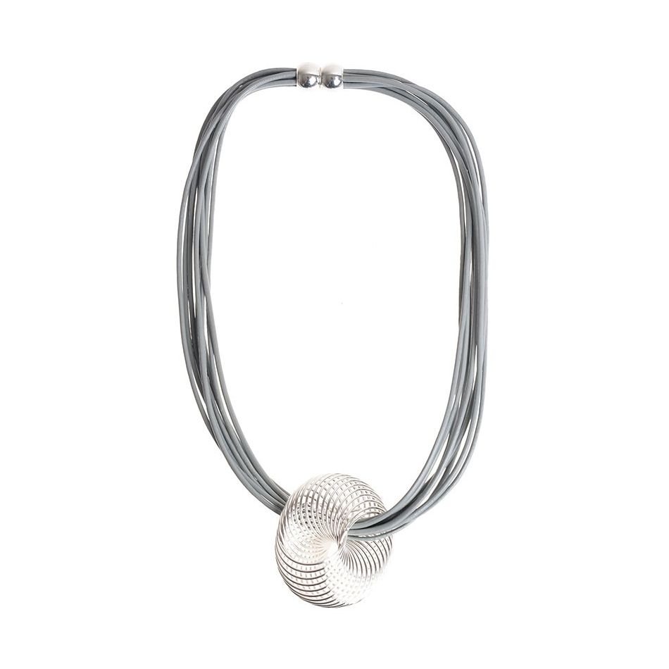 NIDO METAL PENDANT SHORT NECKLACE