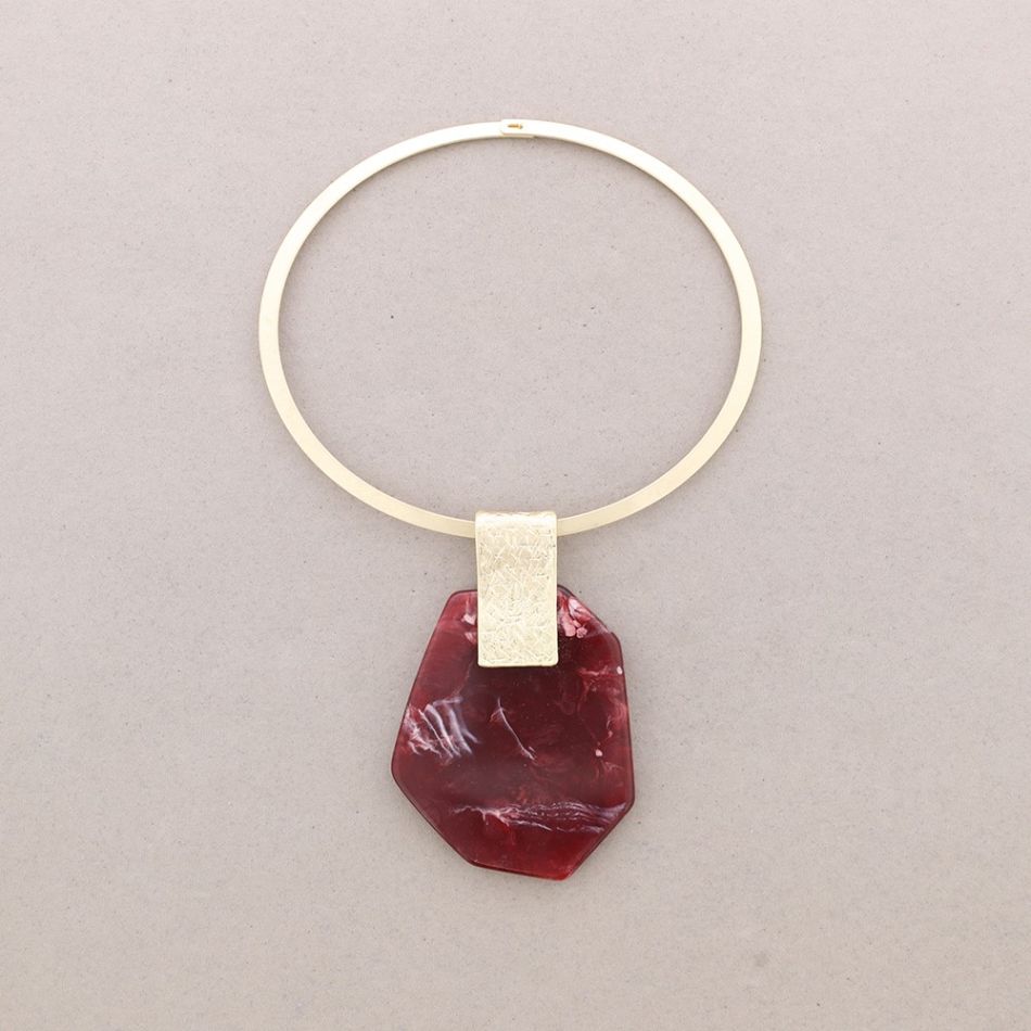 RESIN PENDANT SHORT NECKLACE