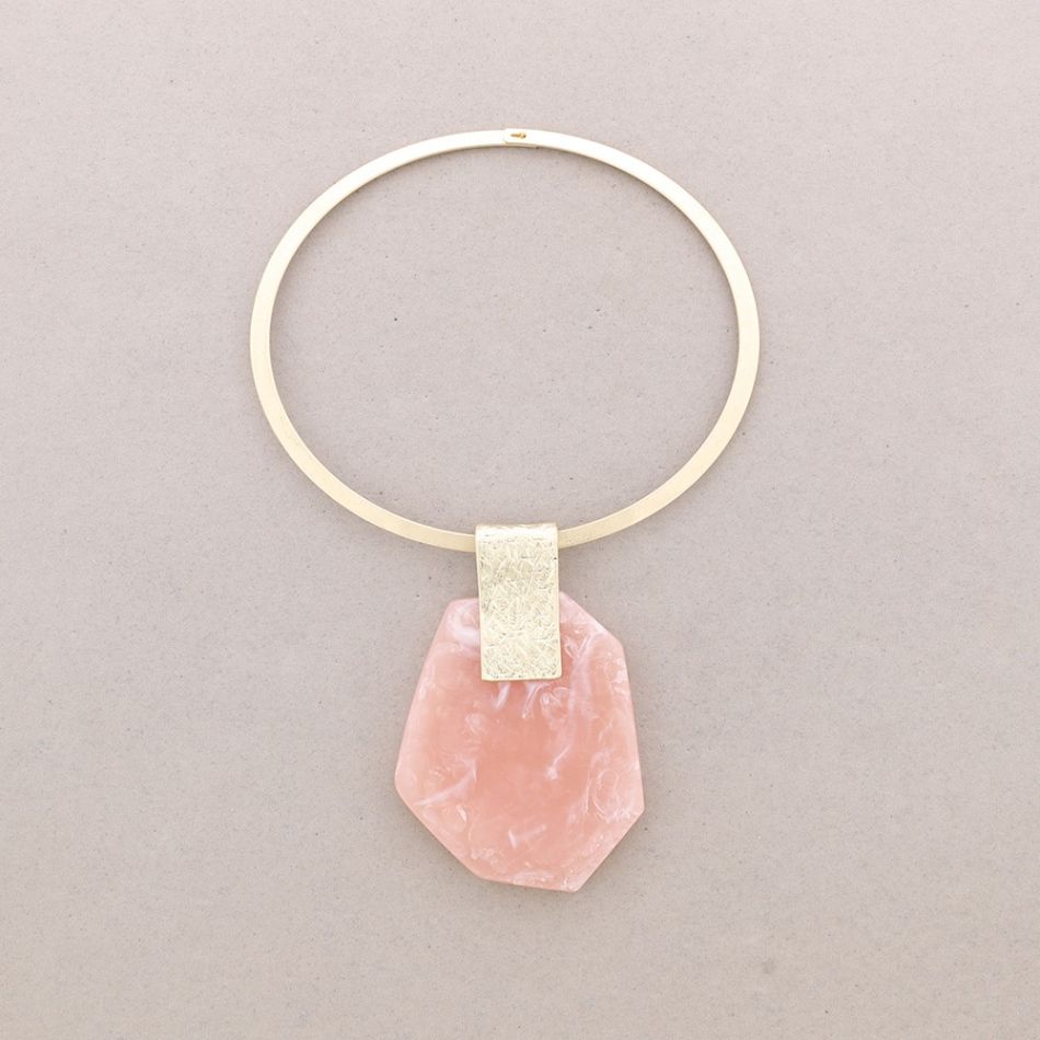 RESIN PENDANT SHORT NECKLACE