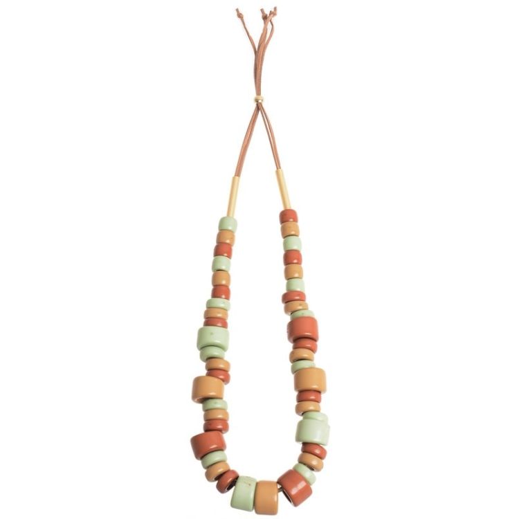 LONG NECKLACE WITH RESIN BEADS
