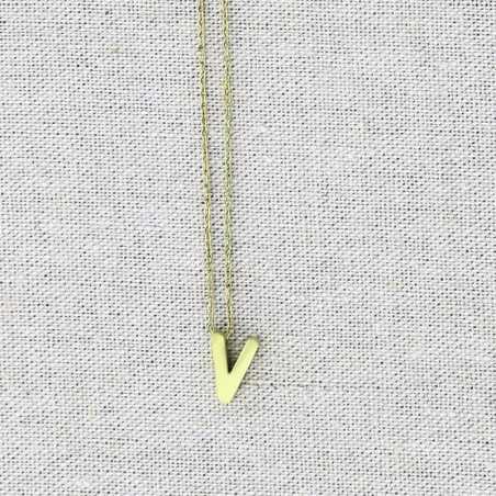 SOLID STEEL LETTER V PENDANT SHORT NECKLACE