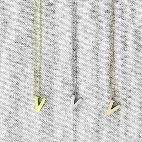 SOLID STEEL LETTER V PENDANT SHORT NECKLACE