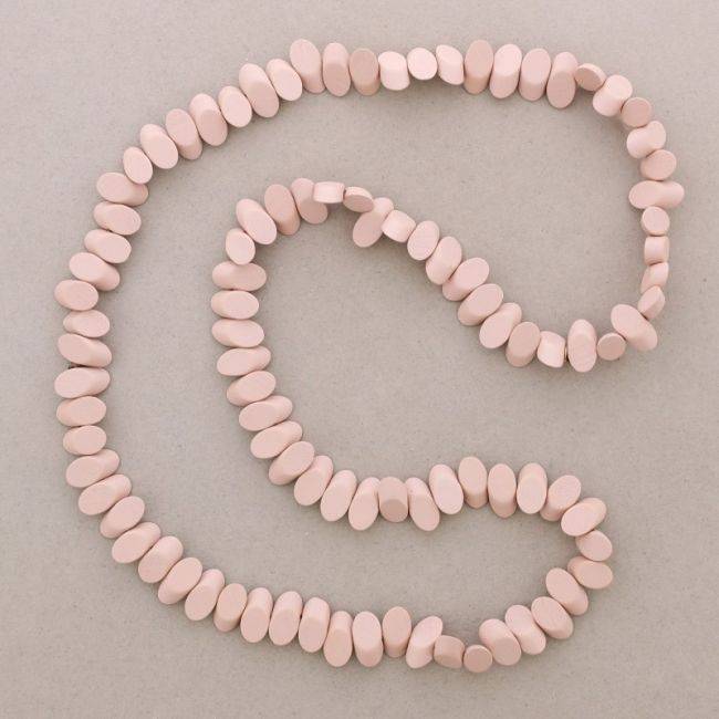 LONG NECKLACE WITH WOODEN BEADS