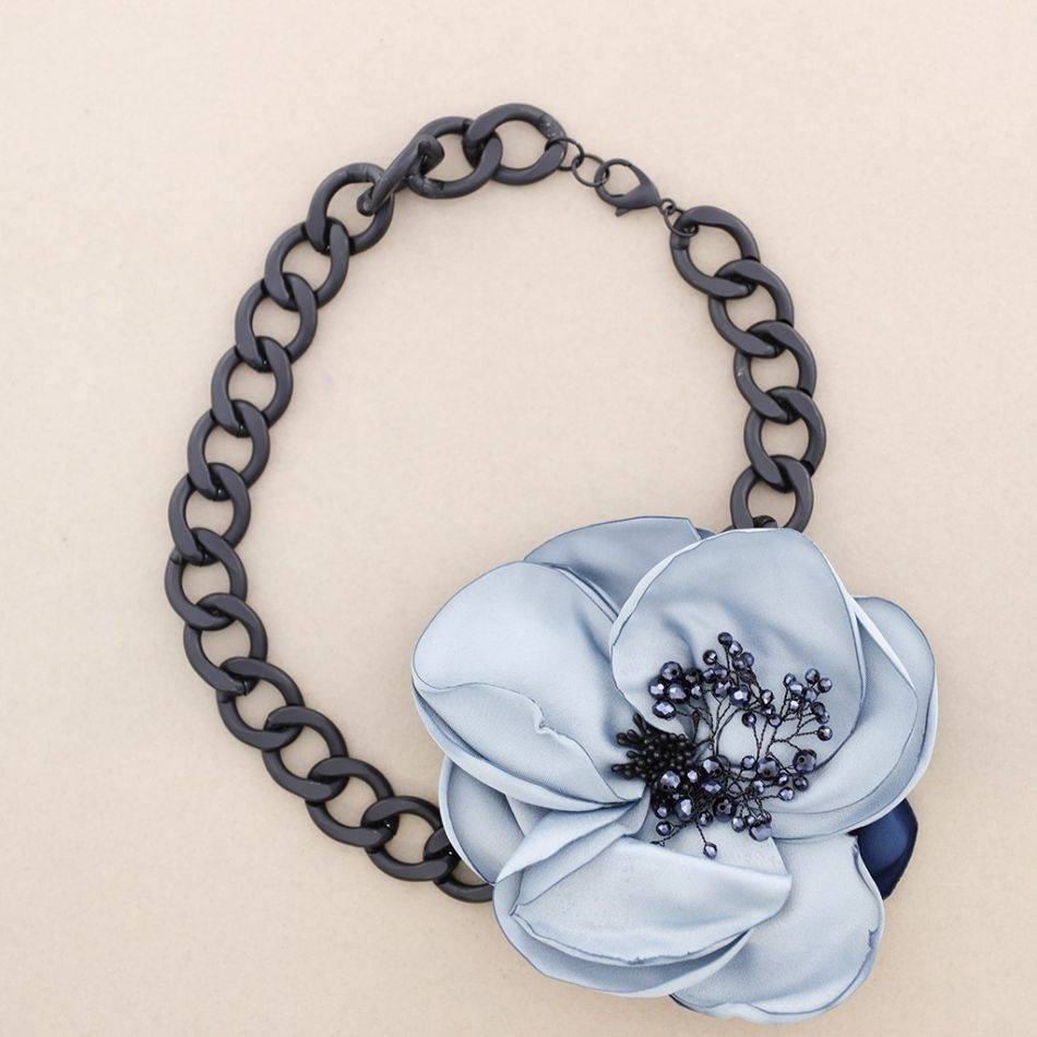 CRYSTAL FABRIC FLOWER CHAIN SHORT NECKLACE