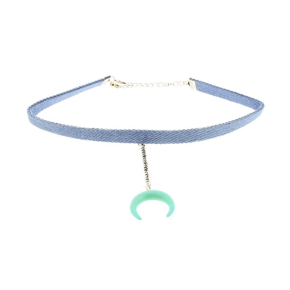 CHOKER COLGANTE MEDIA LUNA RESINA