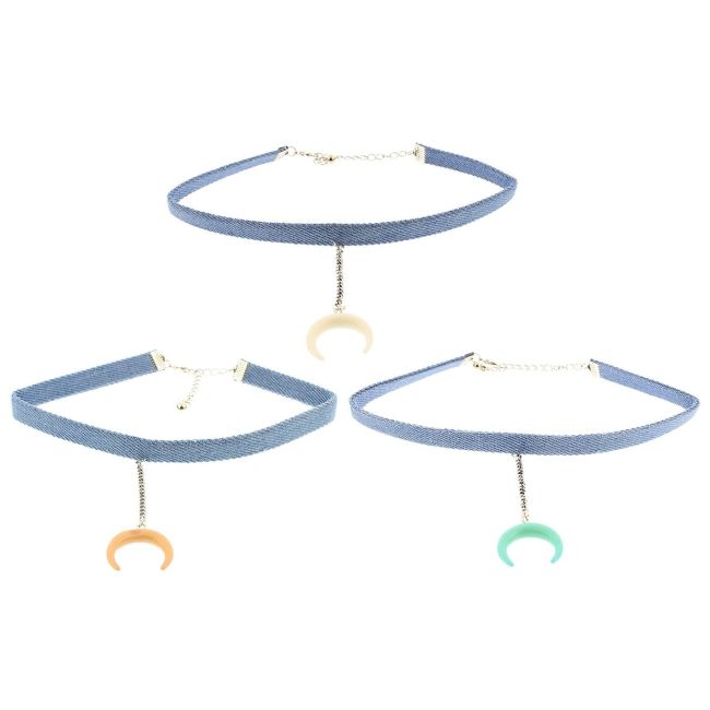 RESIN HALF MOON PENDANT CHOKER
