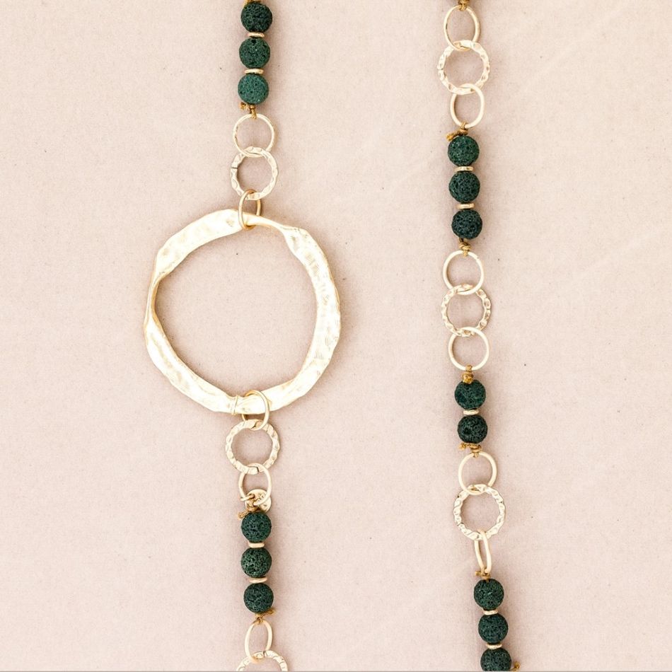 COLLAR LARGO CUENTAS LAVAS ANILLAS METAL