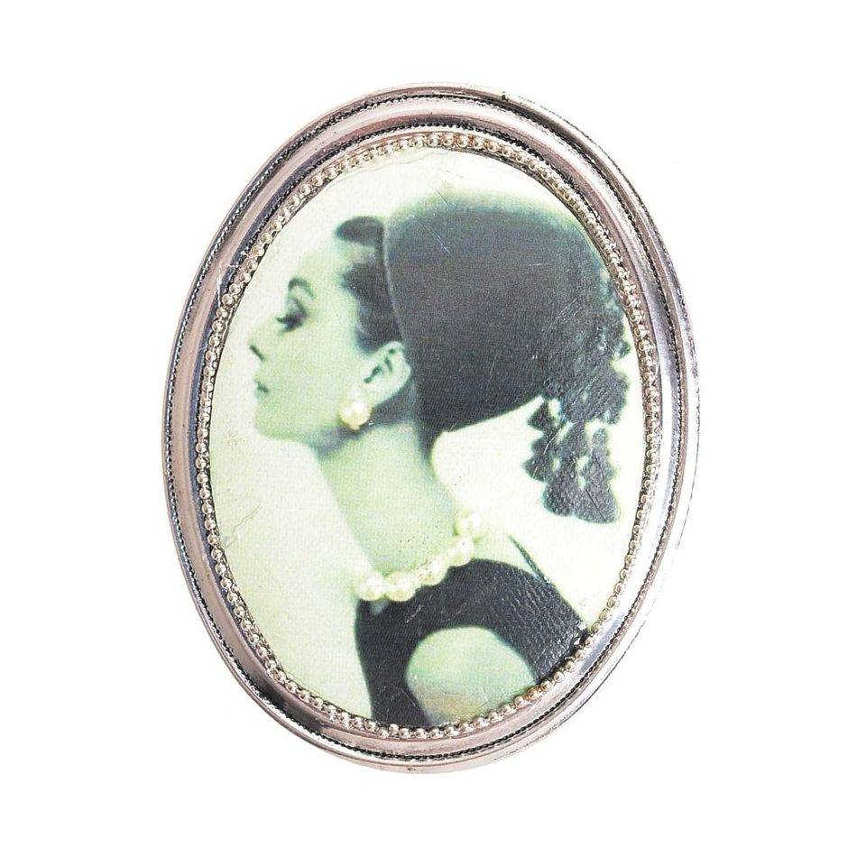 METAL BROOCH WITH FABRIC DRAWING
