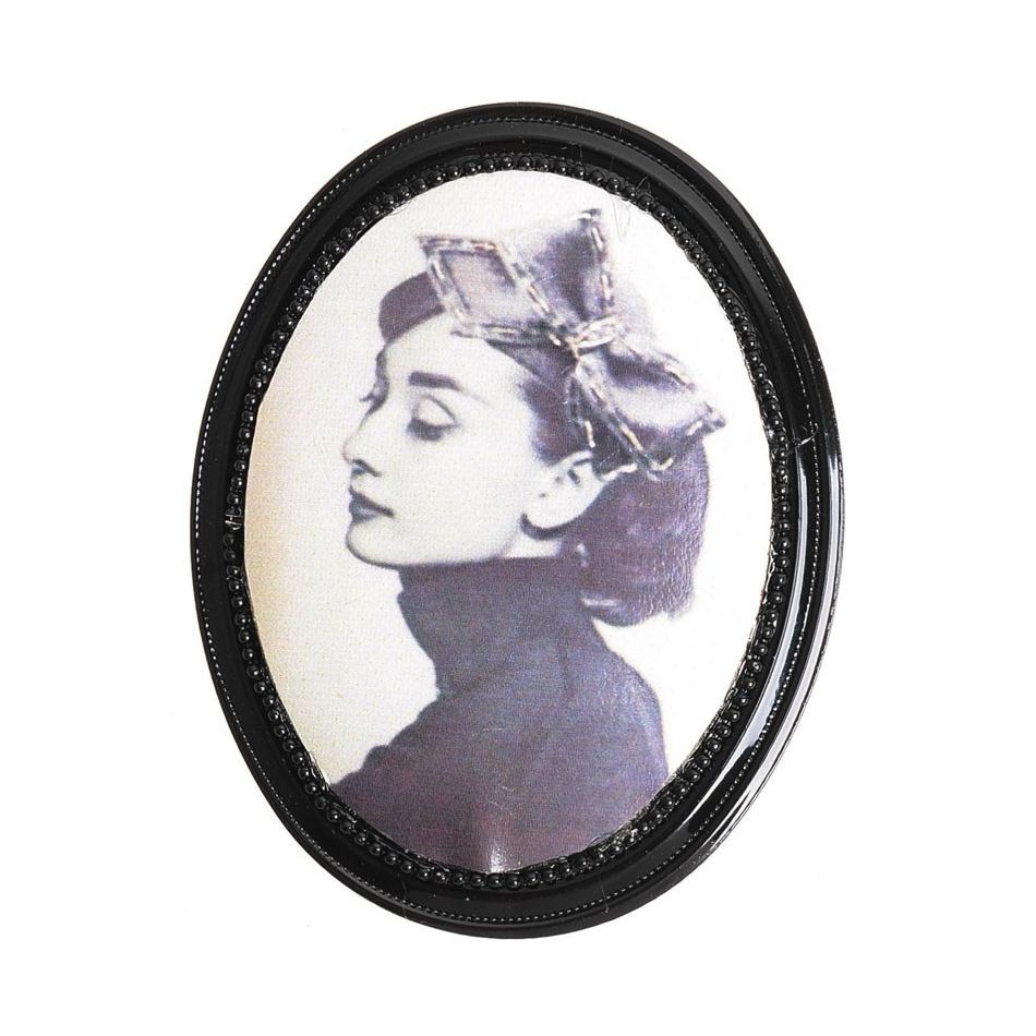 METAL BROOCH WITH FABRIC DRAWING