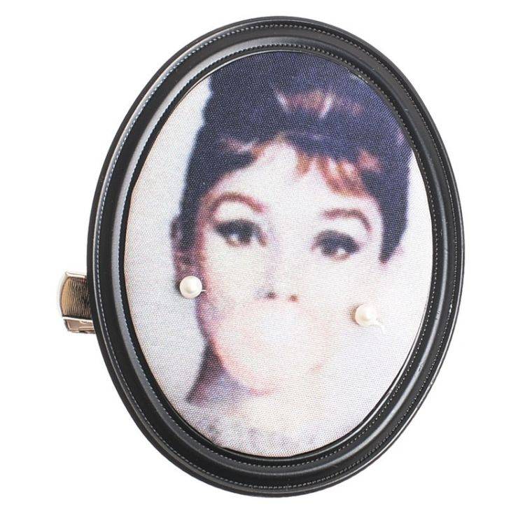 CAMEO BROOCH