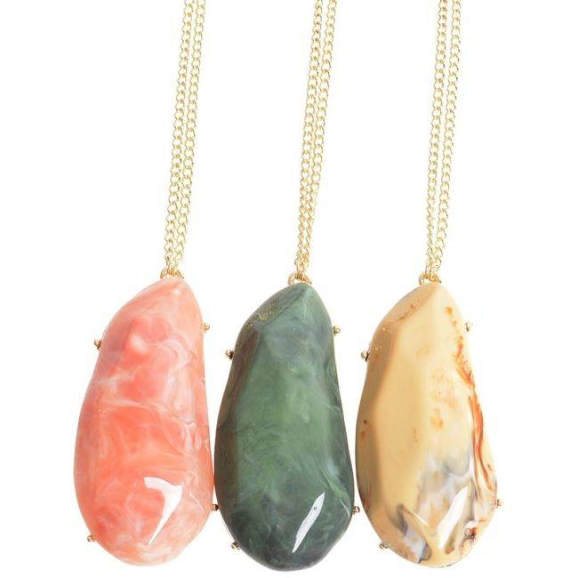 LONG RESIN PENDANT NECKLACE