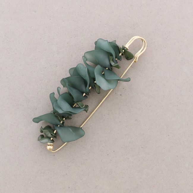 PETALS SAFETY PIN BROOCH