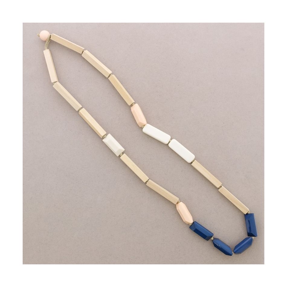 LONG NECKLACE WITH GEOMETRIC BEADS