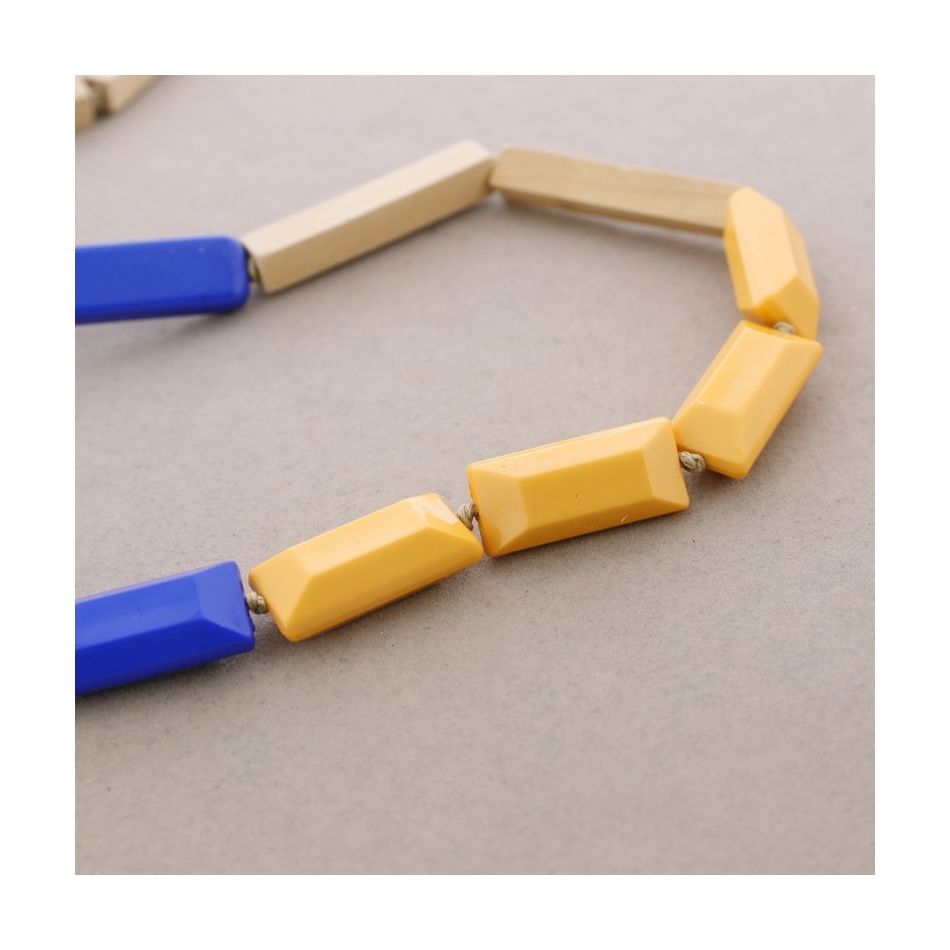 LONG NECKLACE WITH GEOMETRIC BEADS