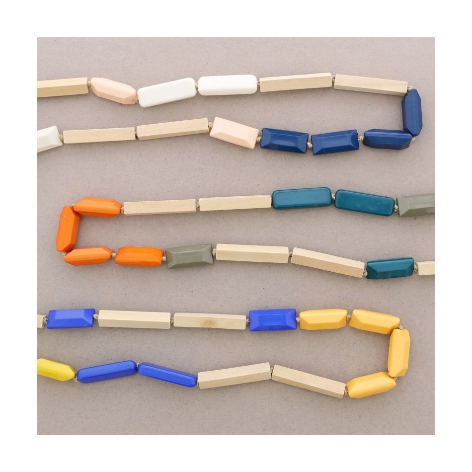 LONG NECKLACE WITH GEOMETRIC BEADS