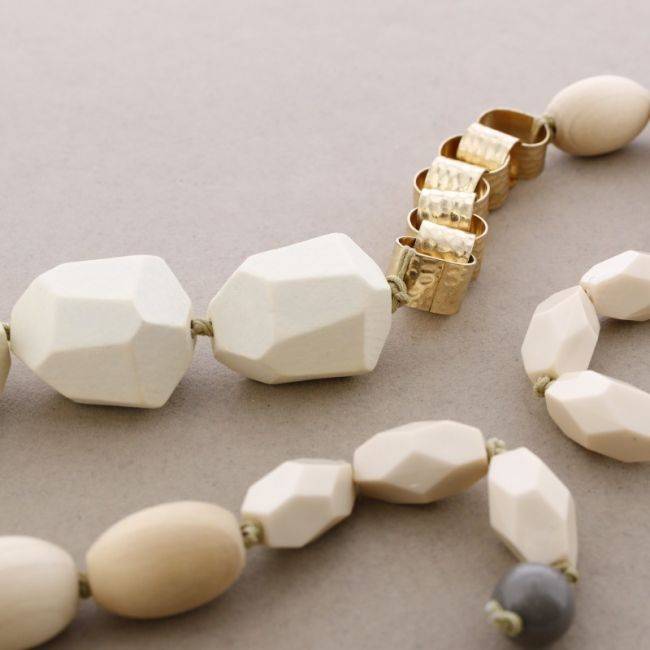 GEOMETRIC BEADS SHORT NECKLACE