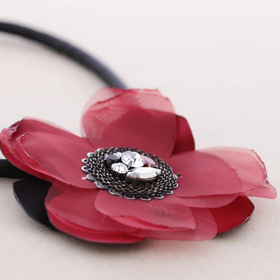 CRYSTAL FABRIC FLOWER SHORT NECKLACE