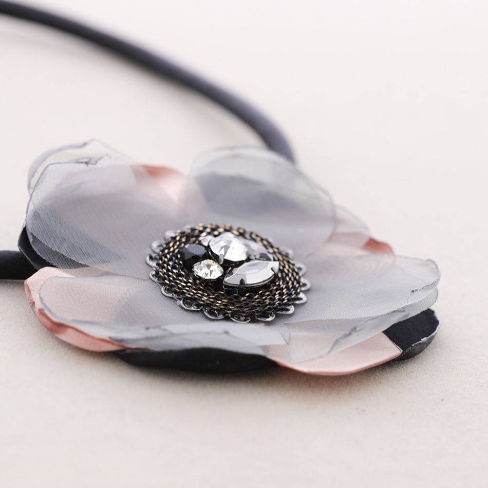 CRYSTAL FABRIC FLOWER SHORT NECKLACE
