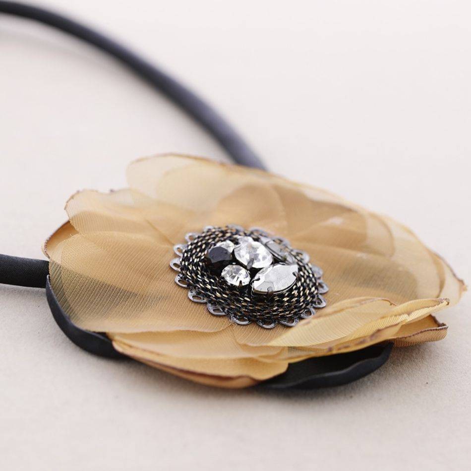 CRYSTAL FABRIC FLOWER SHORT NECKLACE