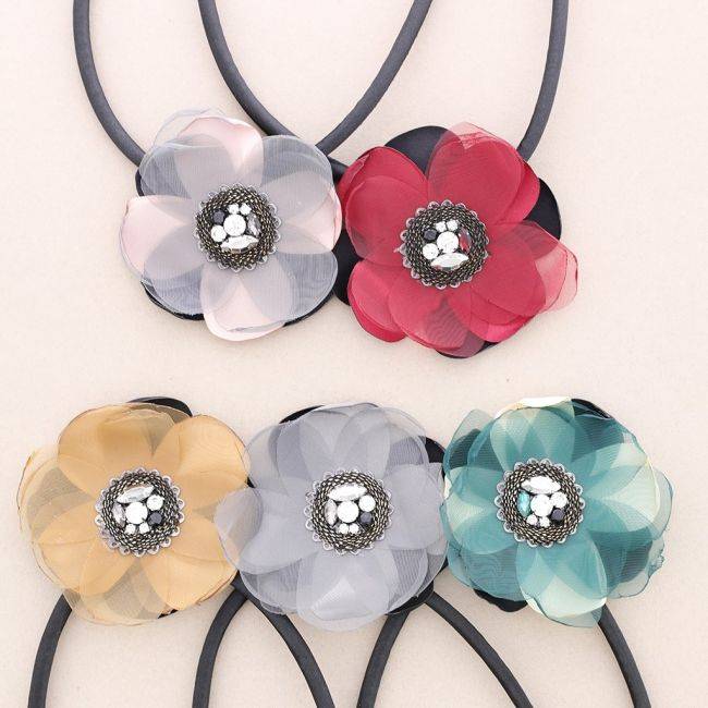 CRYSTAL FABRIC FLOWER SHORT NECKLACE