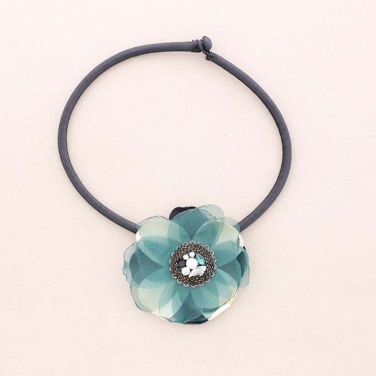 CRYSTAL FABRIC FLOWER SHORT NECKLACE