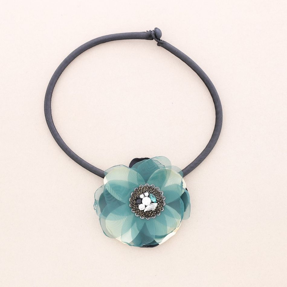 CRYSTAL FABRIC FLOWER SHORT NECKLACE