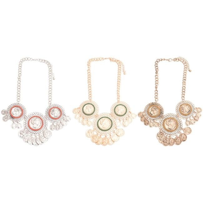 METAL MEDALLION SHORT NECKLACE