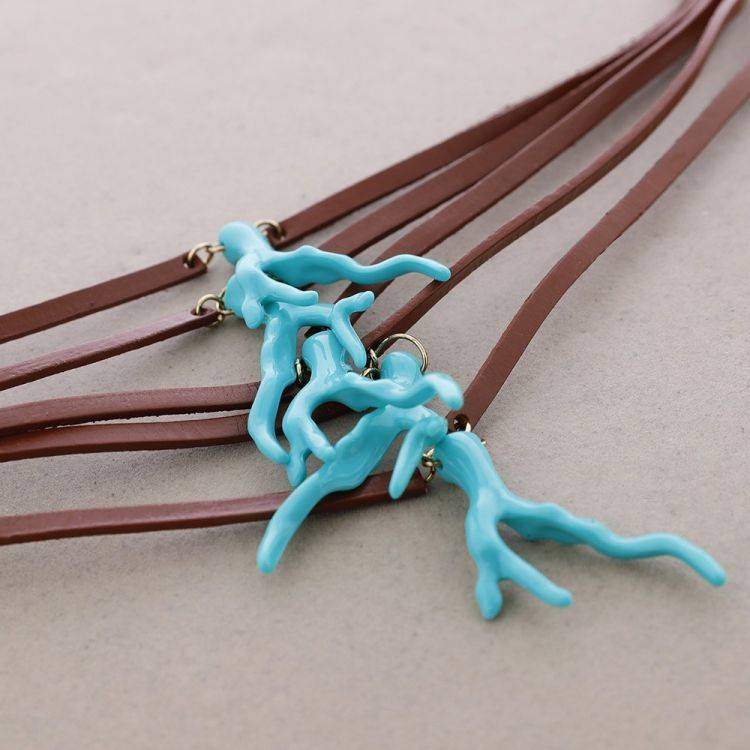 CORAL LEATHER SHORT NECKLACE