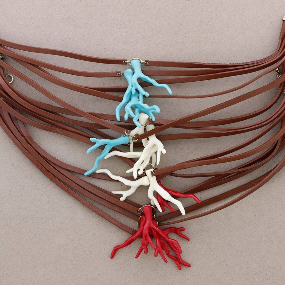 CORAL LEATHER SHORT NECKLACE