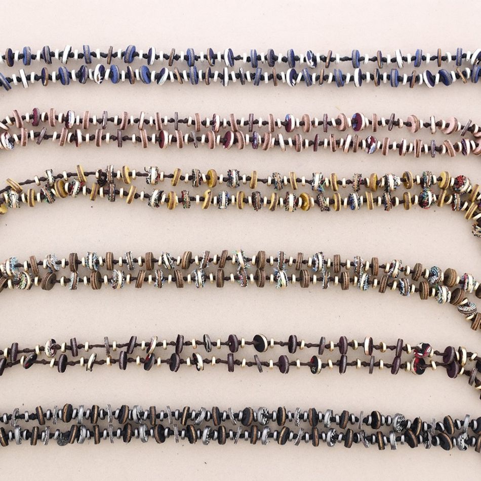 COLLAR LARGO CUERO ANTE