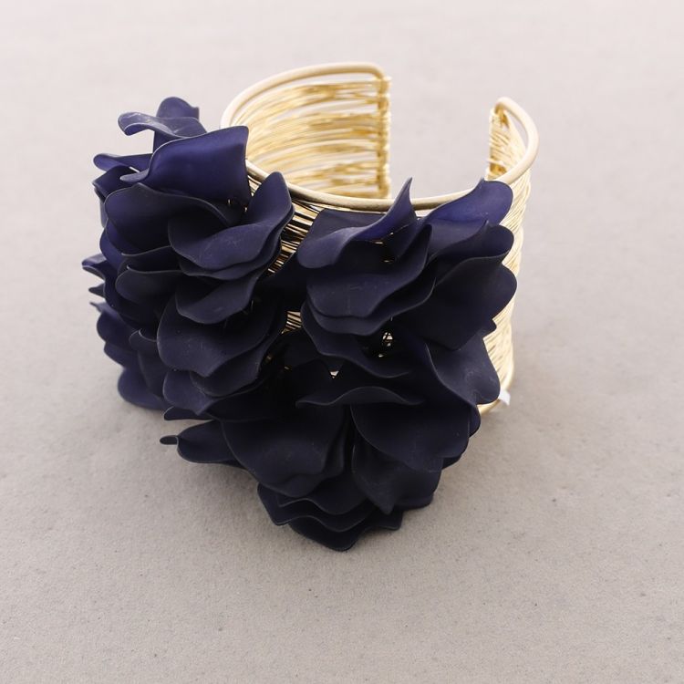 PETALS ADJUSTABLE METAL BRACELET 2