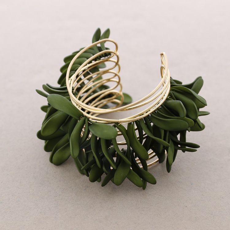 PETALS ADJUSTABLE METAL BRACELET