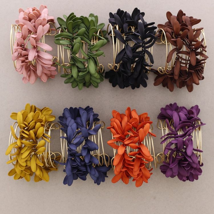 PETALS ADJUSTABLE METAL BRACELET 2