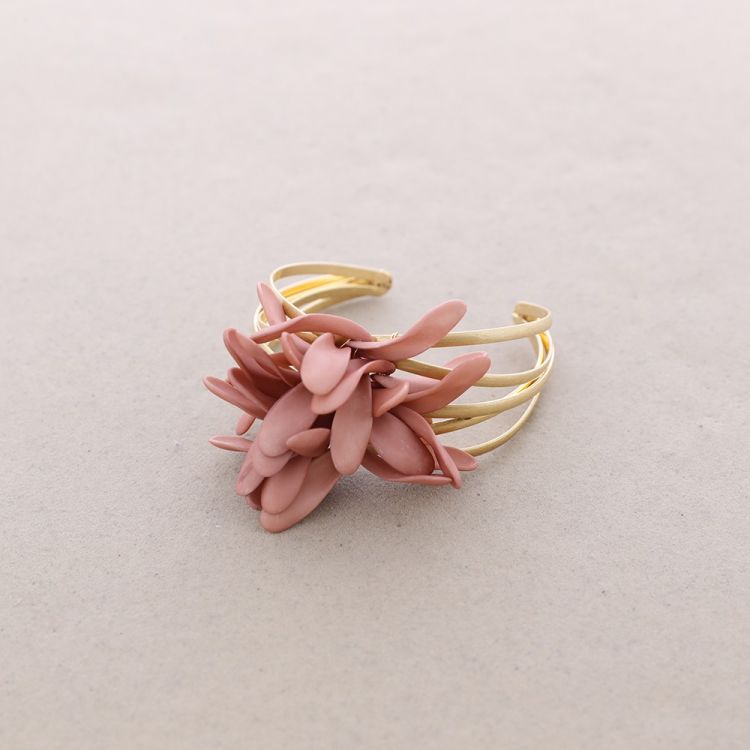 PETALS ADJUSTABLE METAL BRACELET