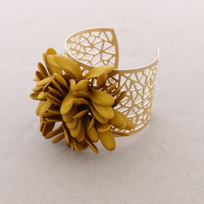 PETALS ADJUSTABLE METAL BRACELET