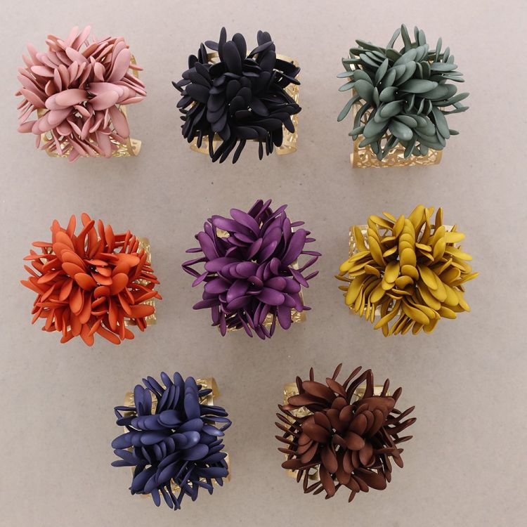PETALS ADJUSTABLE METAL BRACELET 2