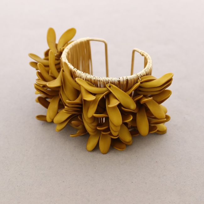PULSERA METAL AJUSTABLE PÉTALOS