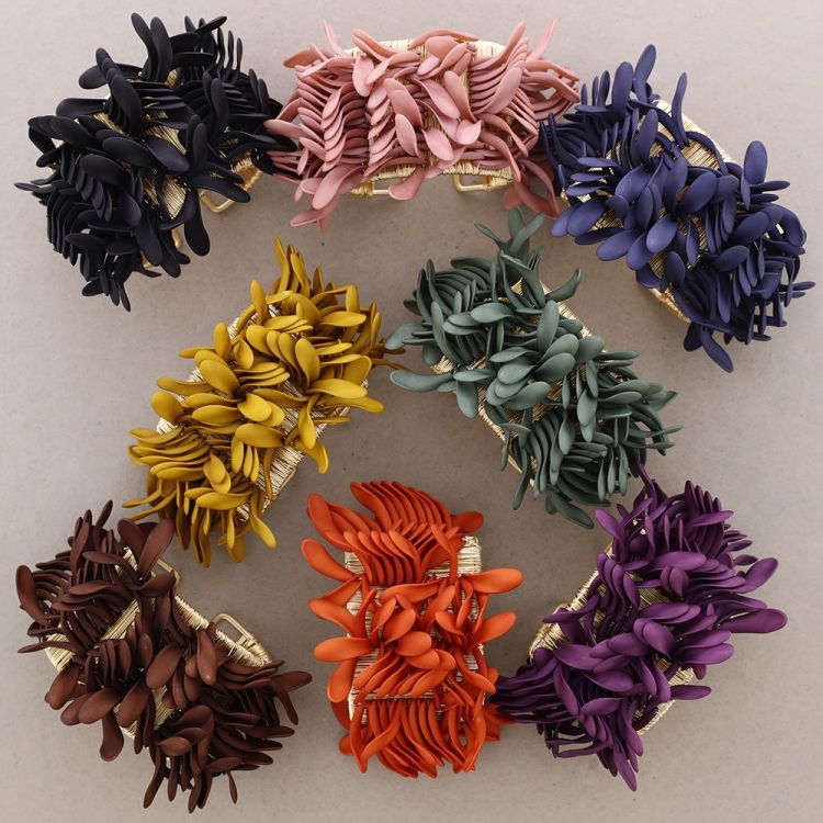 PETALS ADJUSTABLE METAL BRACELET 2