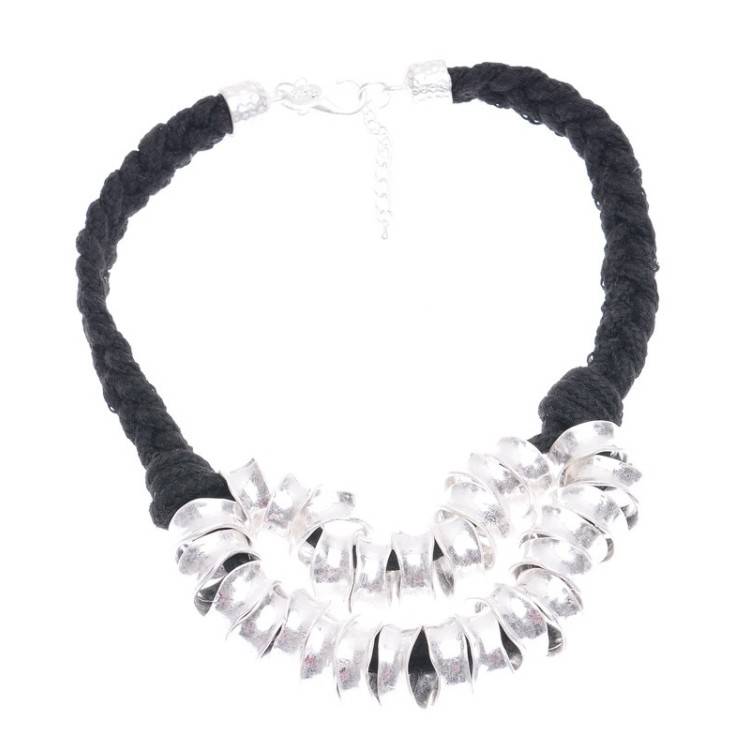 DOUBLE ROW SHORT NECKLACE WITH METAL BEADS