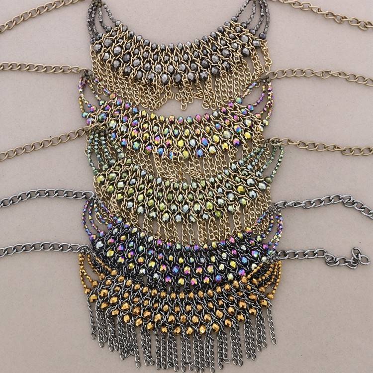 CHAIN SHORT NECKLACE WITH FACETED BEADS 2
