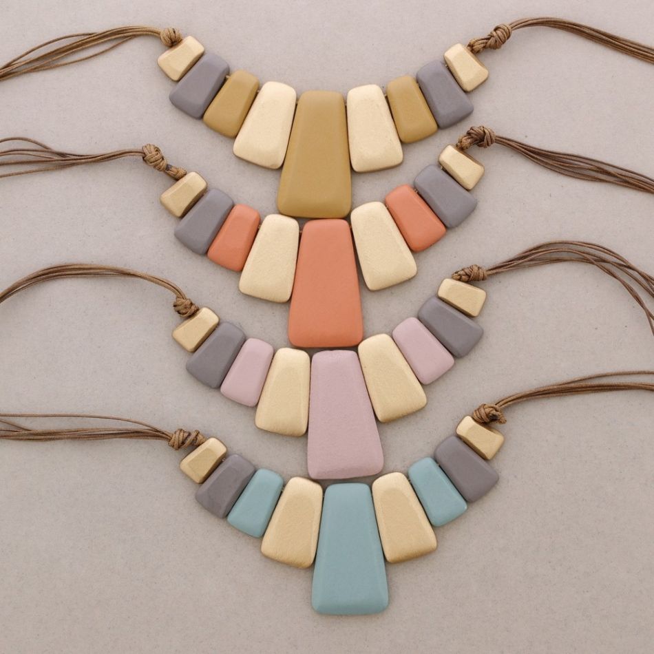 WOODEN BEADS SHORT NECKLACE