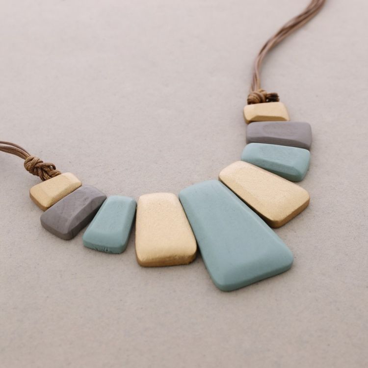 WOODEN BEADS SHORT NECKLACE
