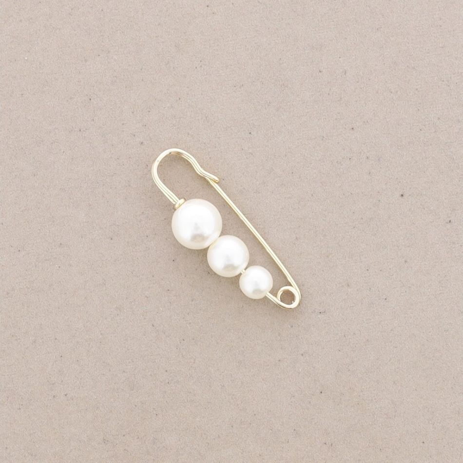 SAFETY PIN THREE IMITATION PEARL BALLS